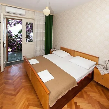 Appartement 16 *