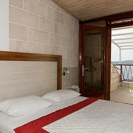 16 Apartment Brela